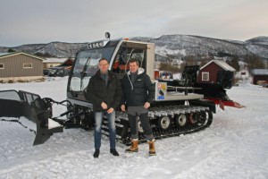 Jan Are og Torstein ser fram til å ta maskinen i bruk